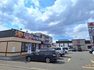 「吉野家白石本通店」オープンへ、すかいらーくと吉野家が同一敷地内に共存